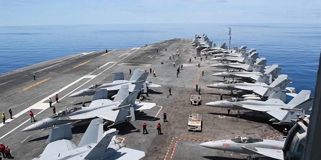 Dev Uçak Gemisine İnişte Kaza, Pilotlar Kurtuldu Dört Kişi Yaralandı